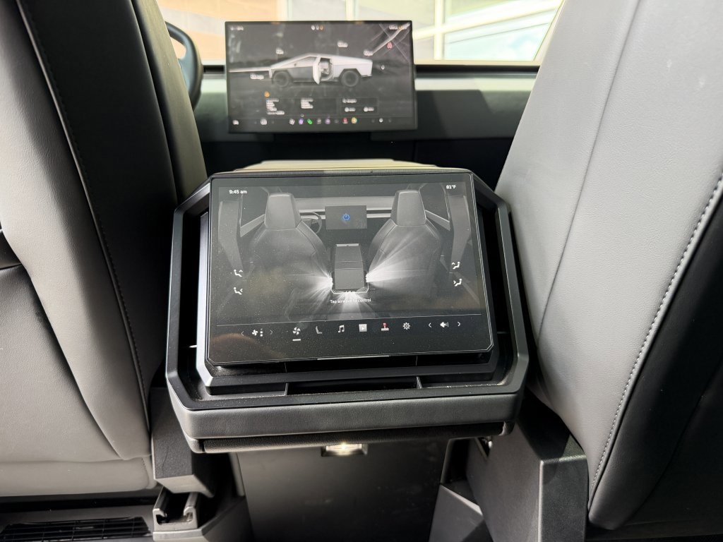 Used 2025 Tesla Cybertruck AWD Crew Cab image 40