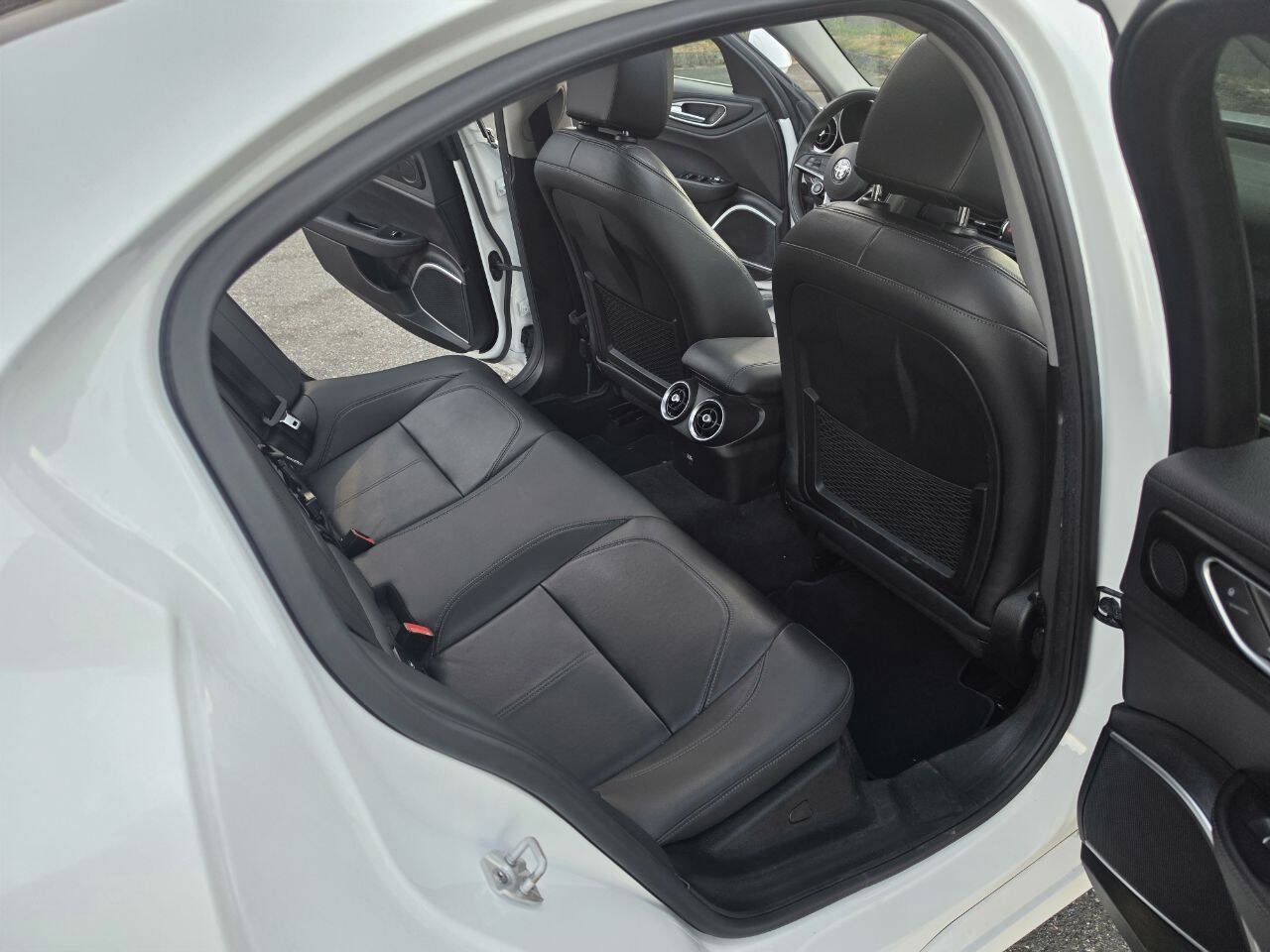 Used 2018 Alfa Romeo Giulia RWD image 58