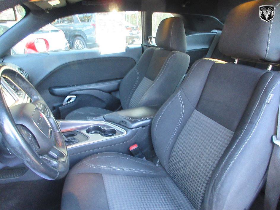 Used 2016 Dodge Challenger SXT image 14