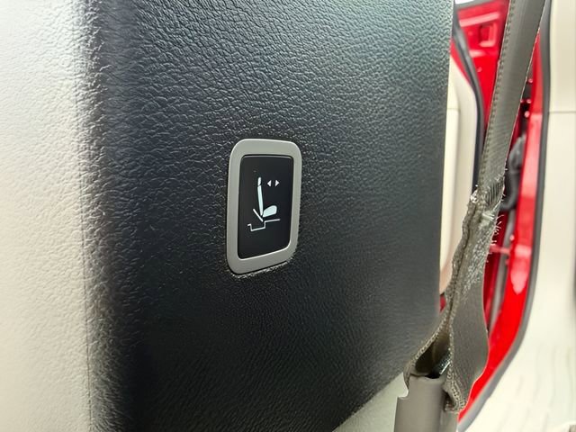 Used 2024 Chrysler Pacifica Limited FWD image 33