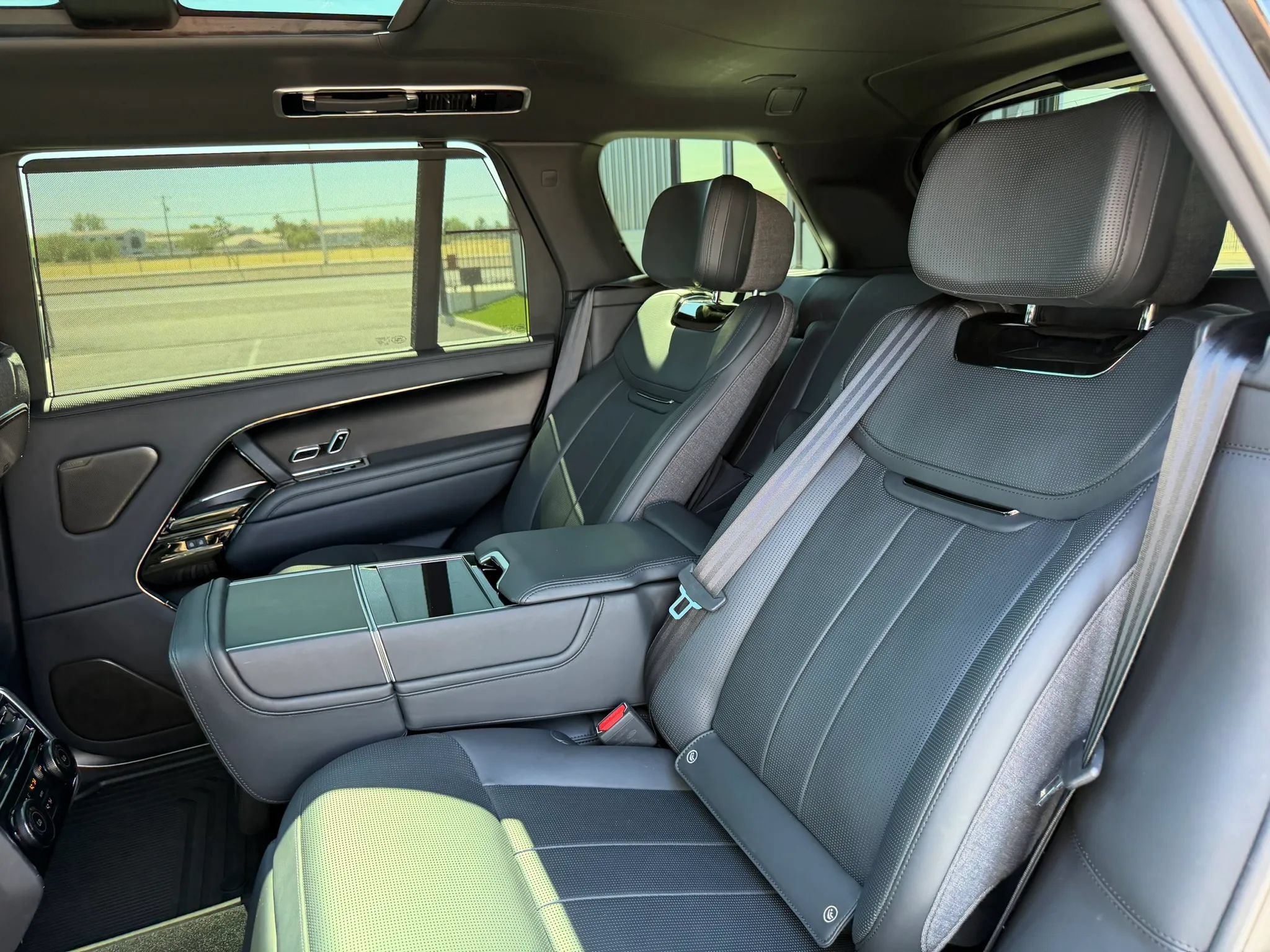 Used 2024 Land Rover Range Rover SV AWD/4WD image 28