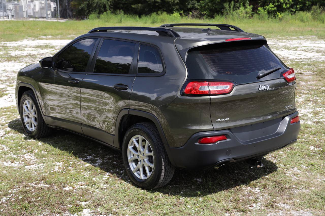 Used 2015 Jeep Cherokee Sport w/ Sport Appearance Group AWD/4WD image 5
