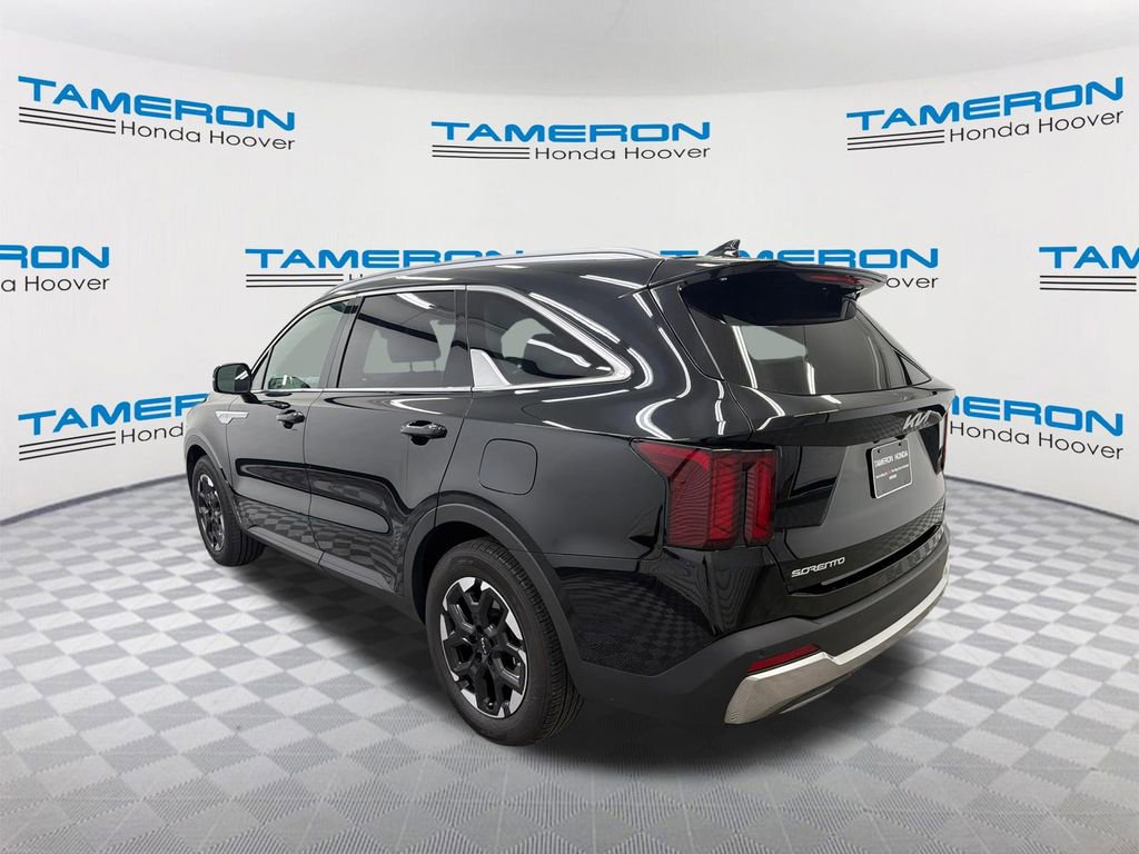 Used 2024 Kia Sorento S FWD image 3