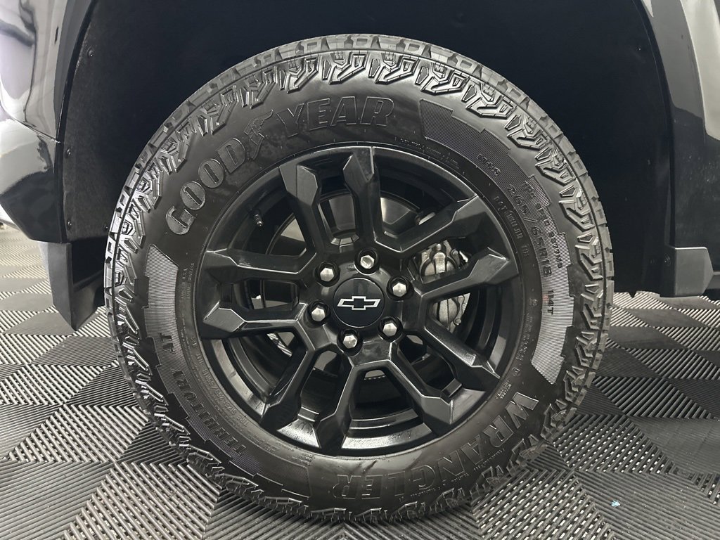 Used 2025 Chevrolet Colorado Z71 w/ Midnight Edition image 36