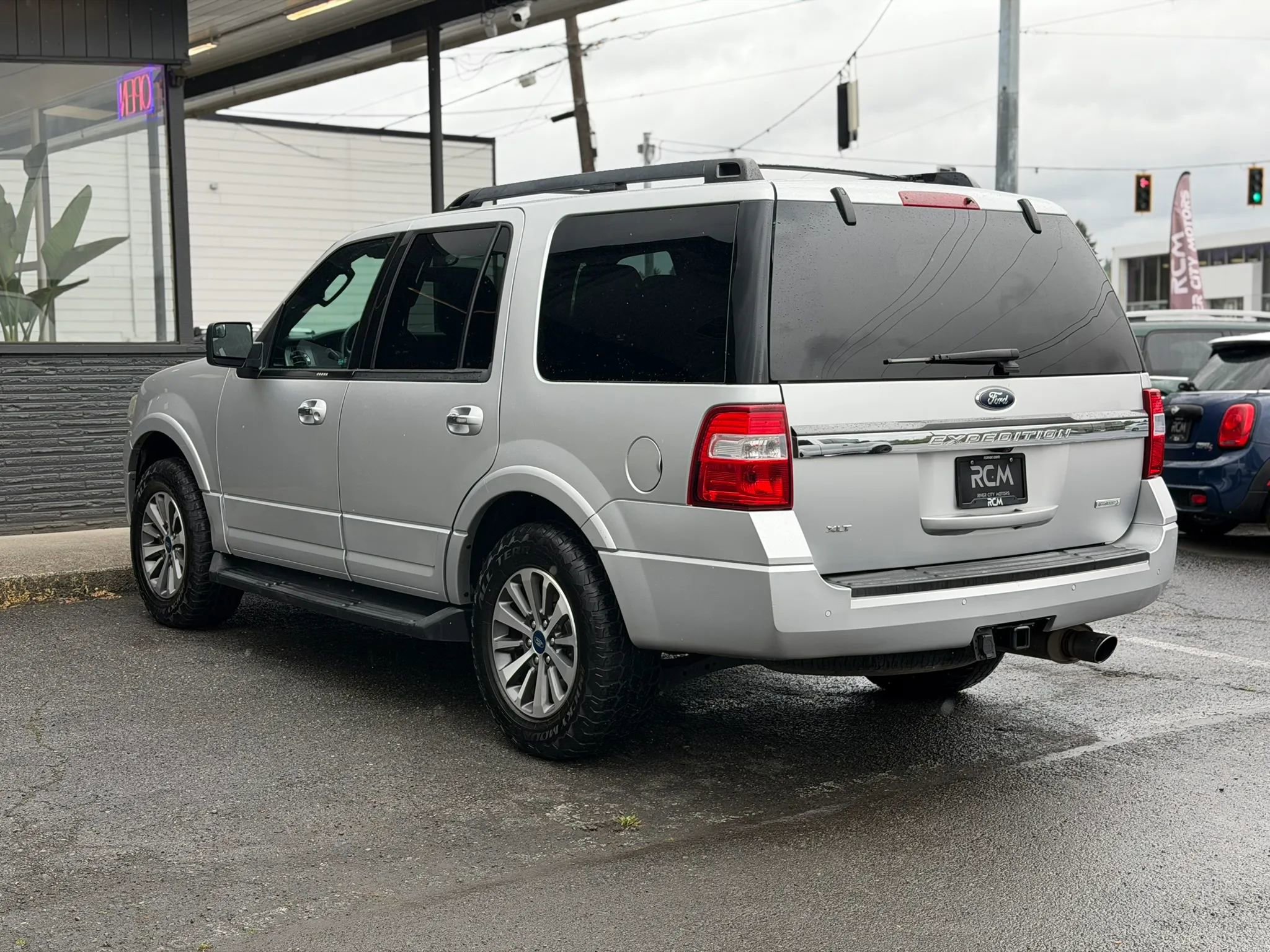 Used 2017 Ford Expedition XLT image 7