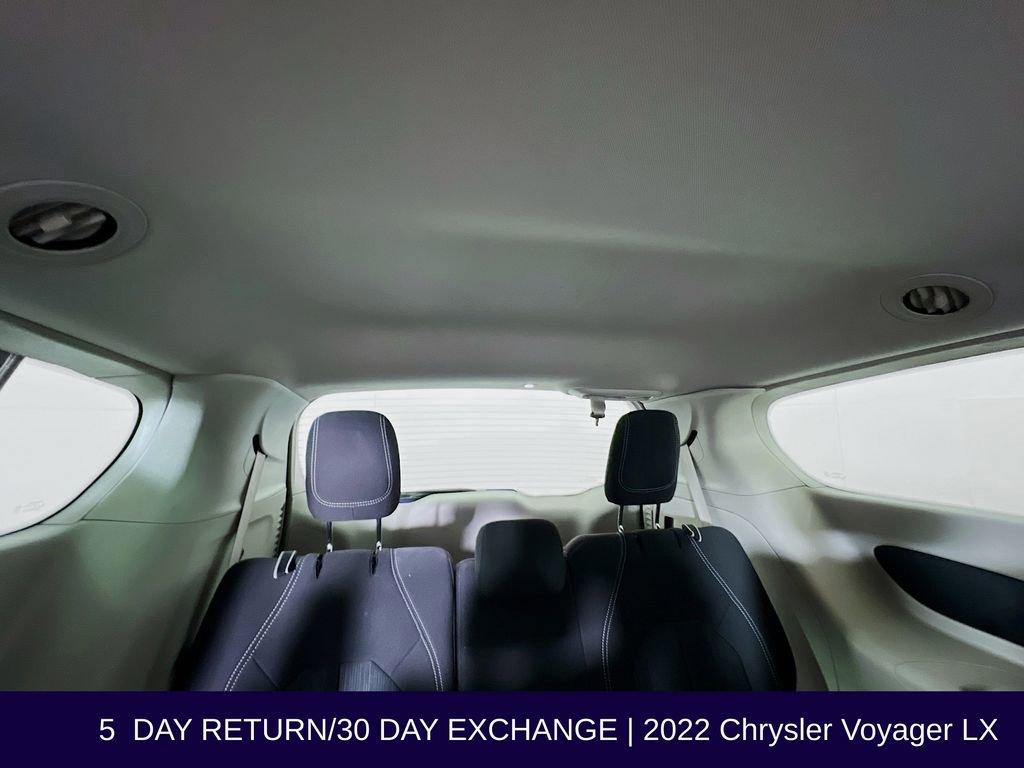Used 2022 Chrysler Voyager LX image 39