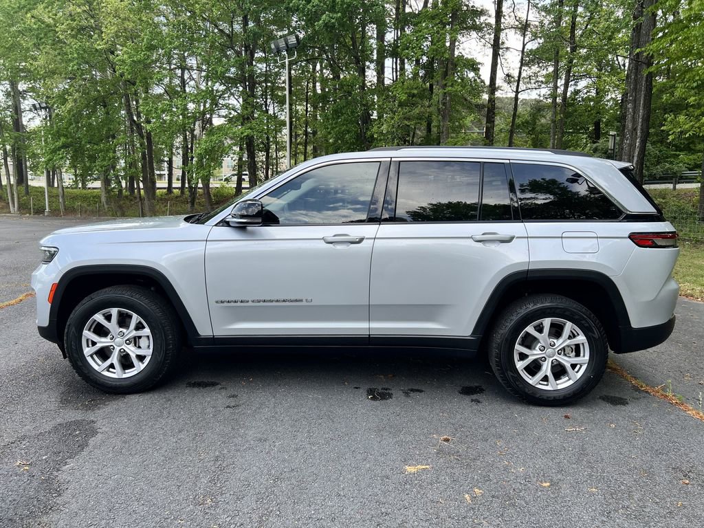 Used 2022 Jeep Grand Cherokee Limited image 6