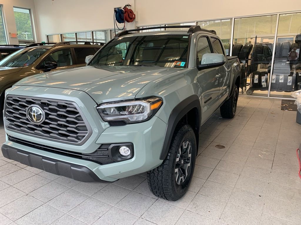 Used 2023 Toyota Tacoma TRD Off-Road image 2