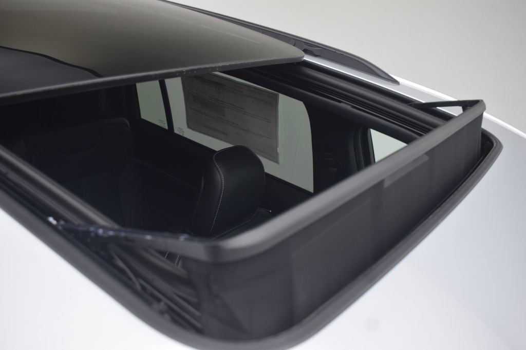 New 2026 Jeep Grand Cherokee L Limited w/ Limited Altitude Package image 4