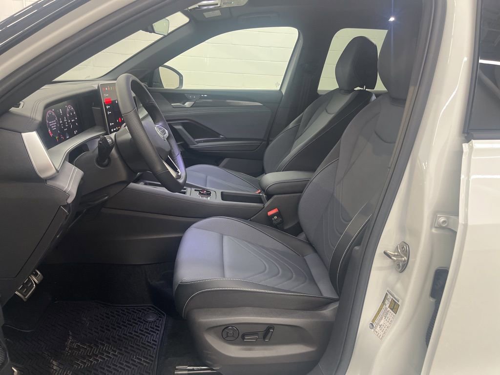 New 2026 Volkswagen Tiguan SE R-Line FWD image 14