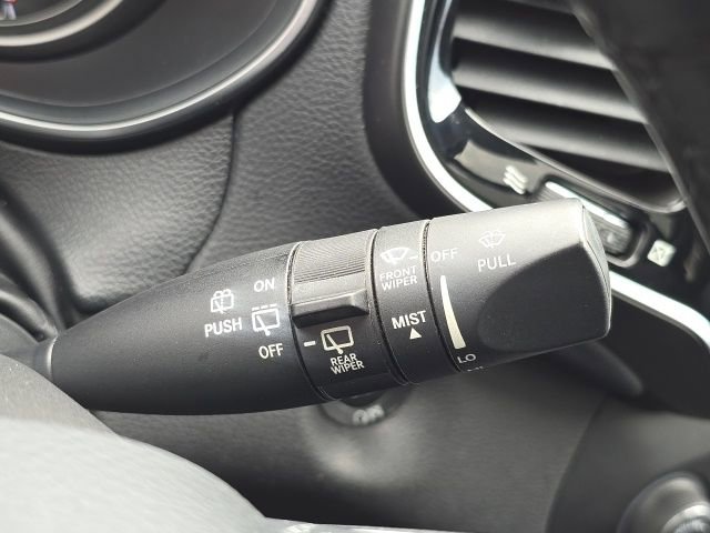 Used 2019 Jeep Cherokee Limited image 16