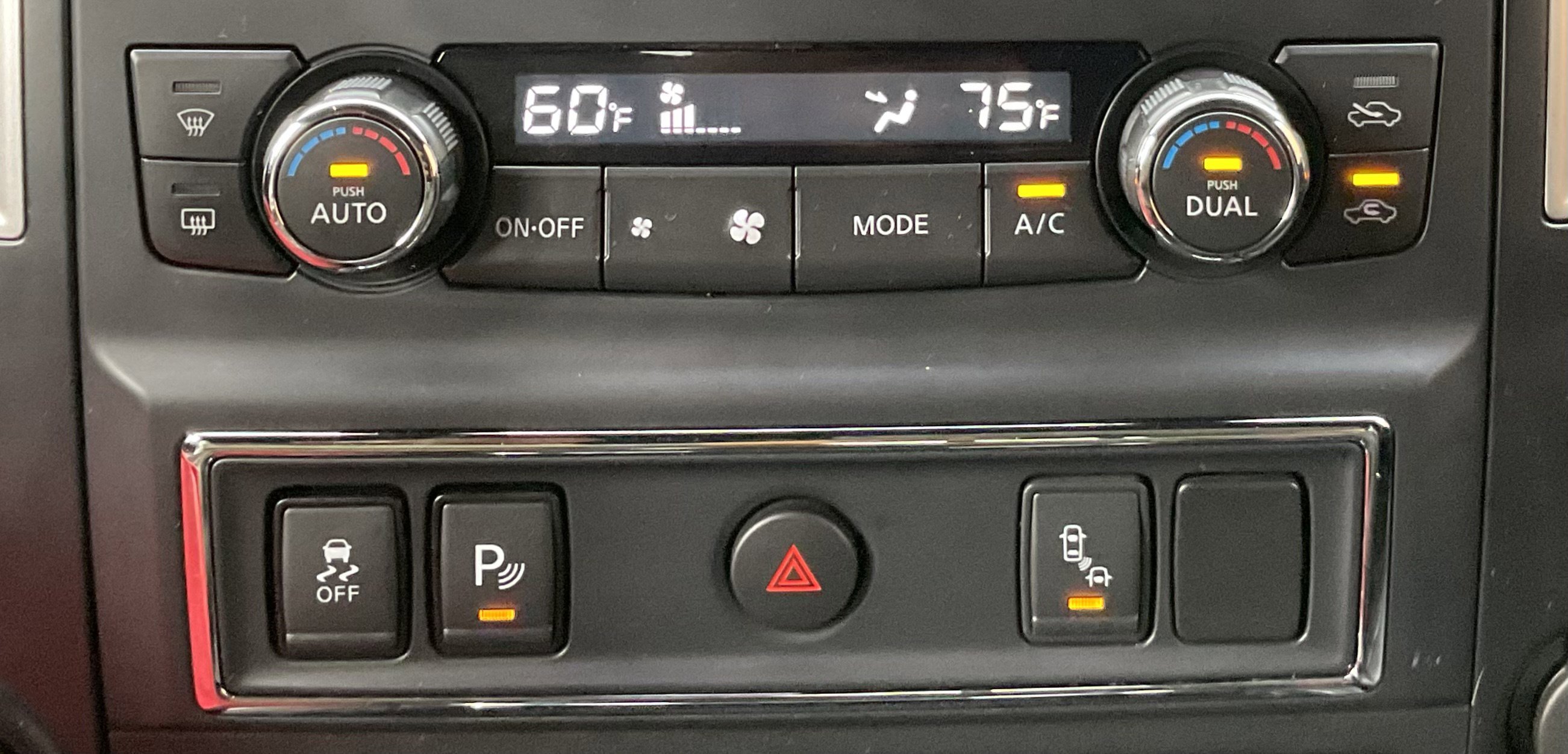 Used 2019 Nissan Titan SL w/ Midnight Edition image 18