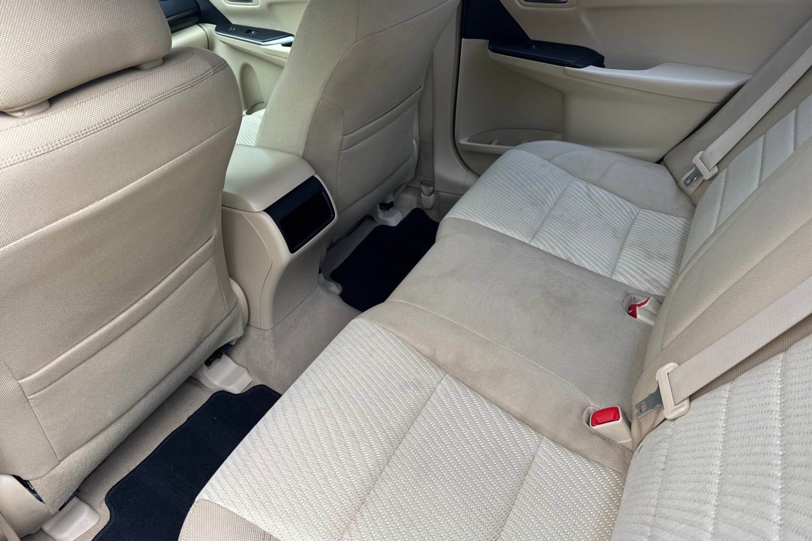 Used 2015 Toyota Camry LE FWD image 26