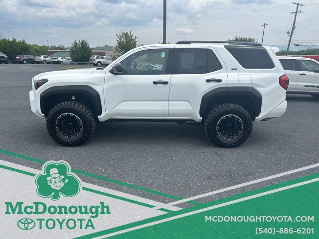 Used 2025 Toyota 4Runner SR5 AWD/4WD image 3