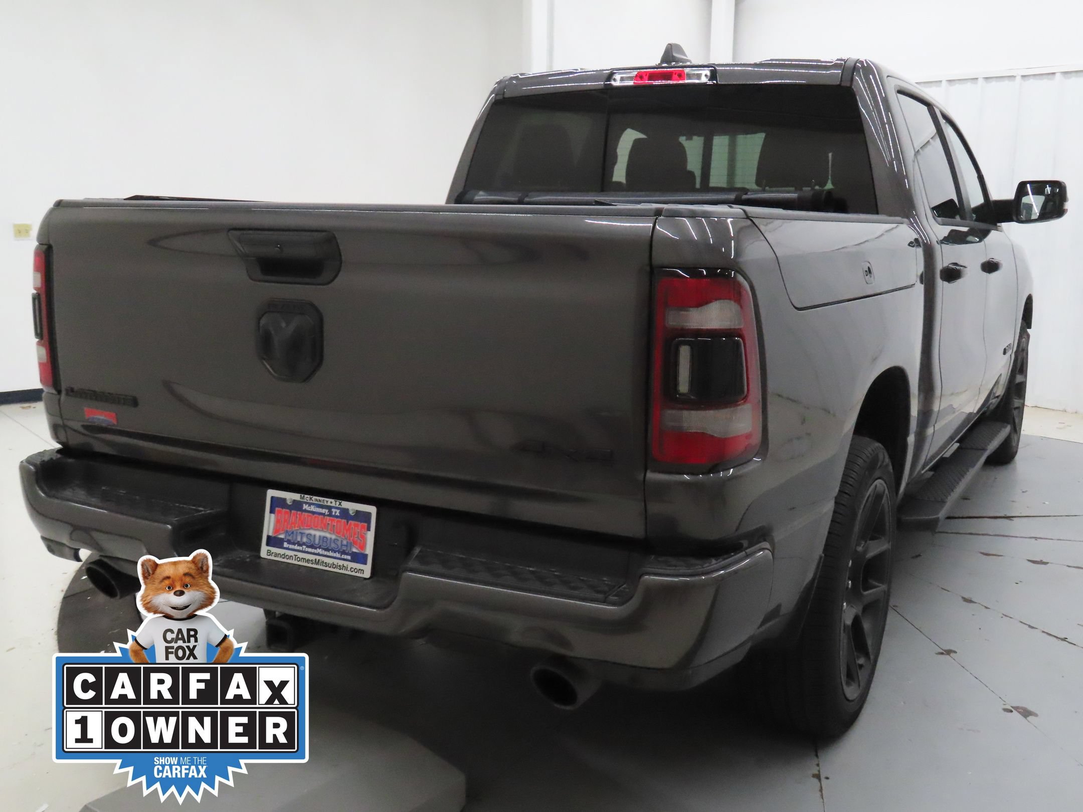 Used 2024 RAM 1500 Laramie AWD/4WD image 3