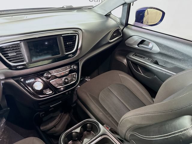 Used 2020 Chrysler Pacifica Touring w/ S Appearance Package FWD image 21