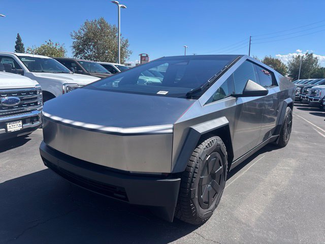 Used 2024 Tesla Cybertruck AWD Crew Cab image 2
