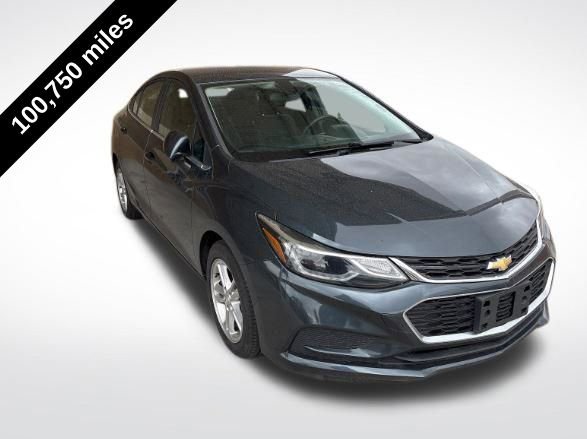 Used 2017 Chevrolet Cruze LT w/ Convenience Package FWD image 2