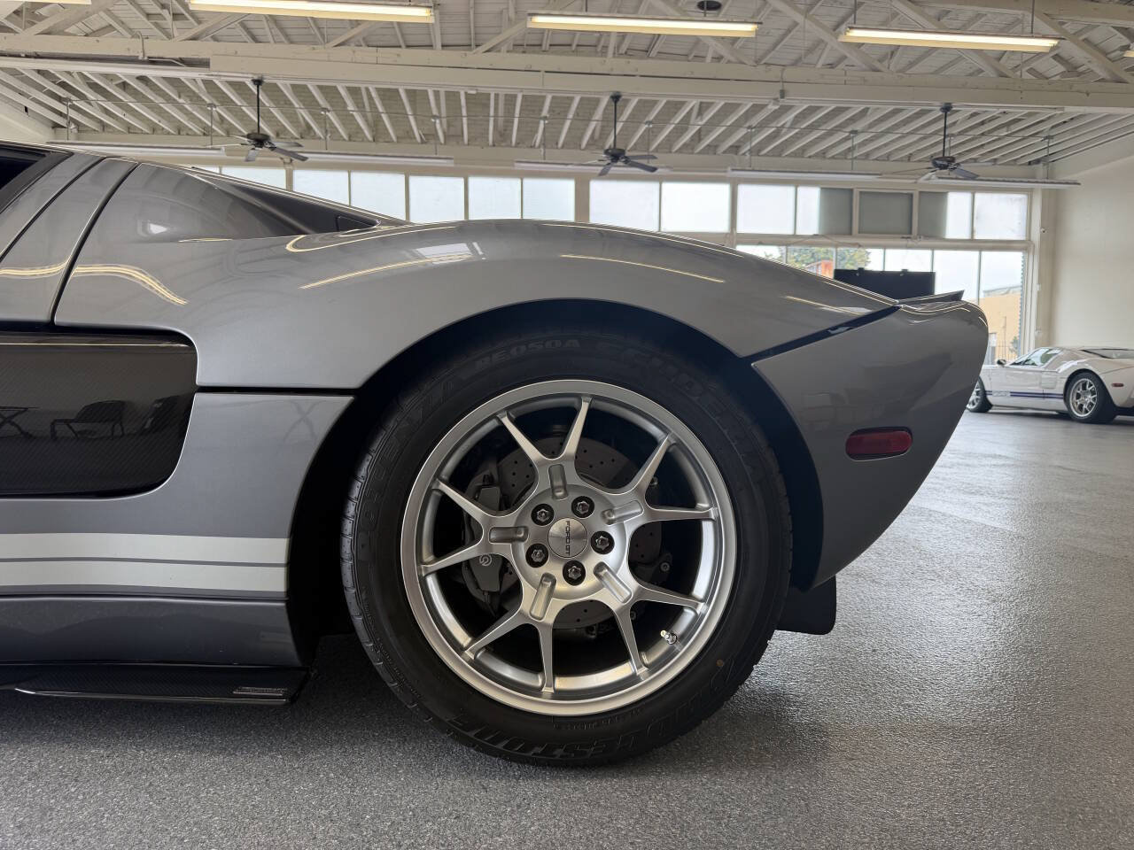 Used 2006 Ford GT RWD image 68
