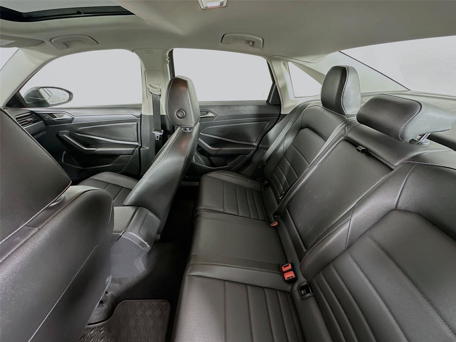 Used 2022 Volkswagen Jetta SE w/ Panoramic Sunroof Package FWD image 11