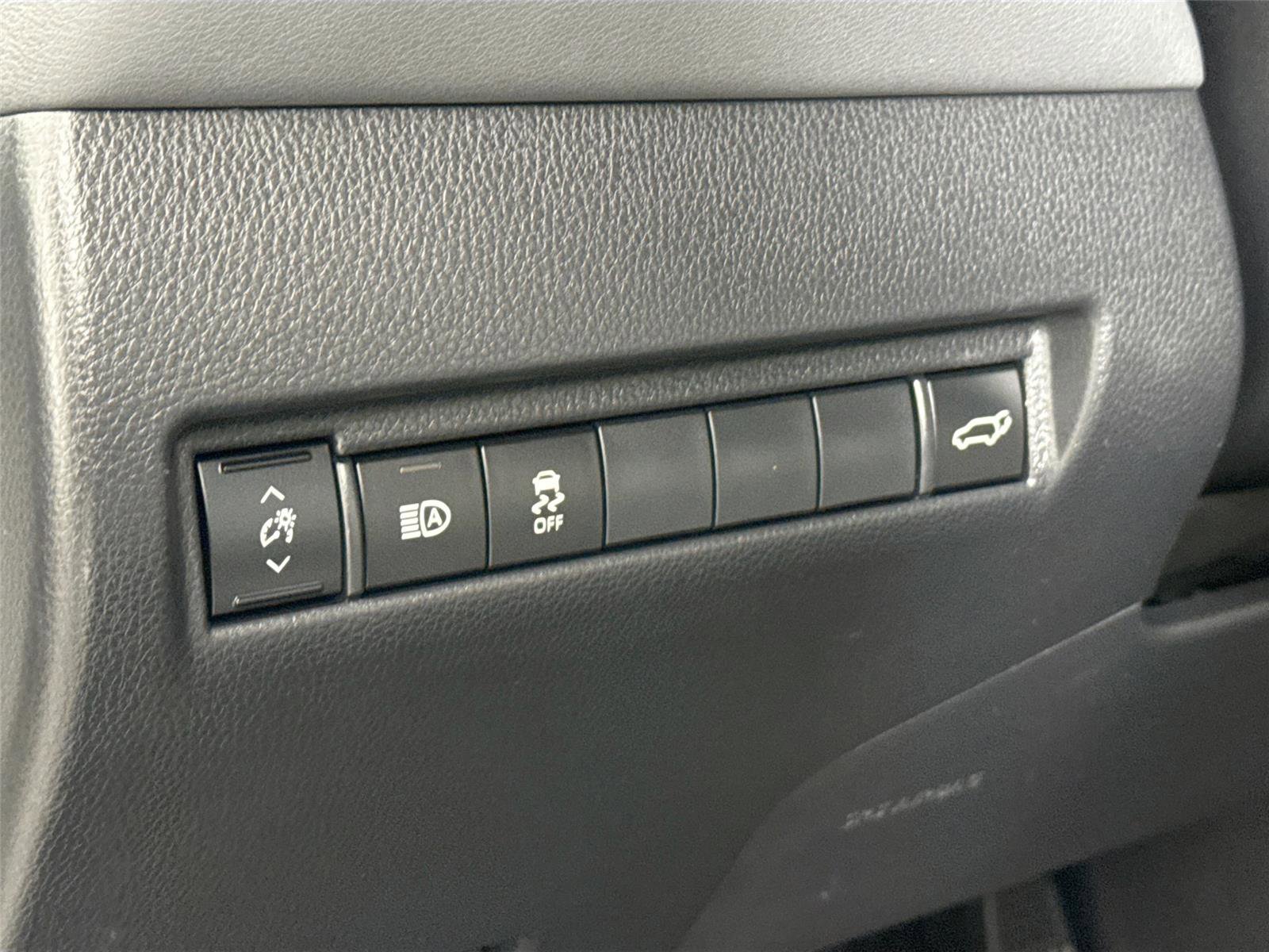 Certified 2022 Toyota Venza XLE image 14