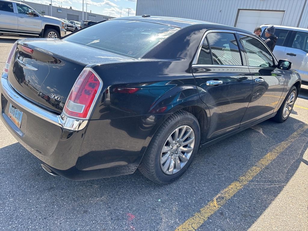 Used 2013 Chrysler 300 RWD image 4
