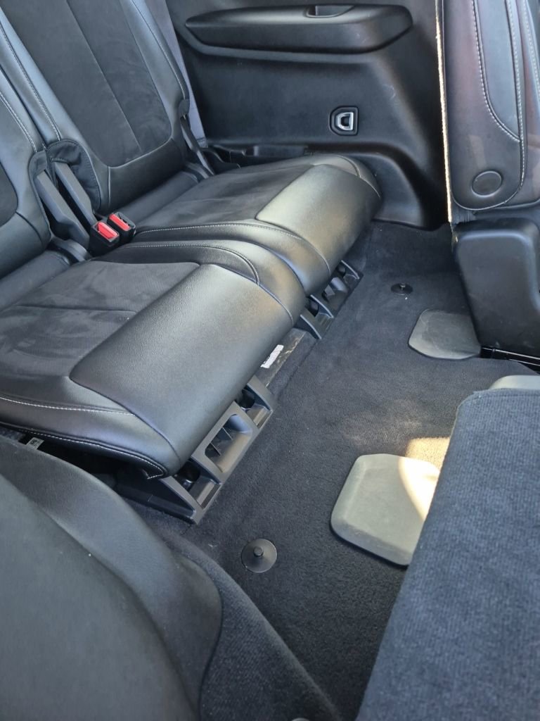 Used 2023 Jeep Grand Cherokee L Altitude AWD/4WD image 38