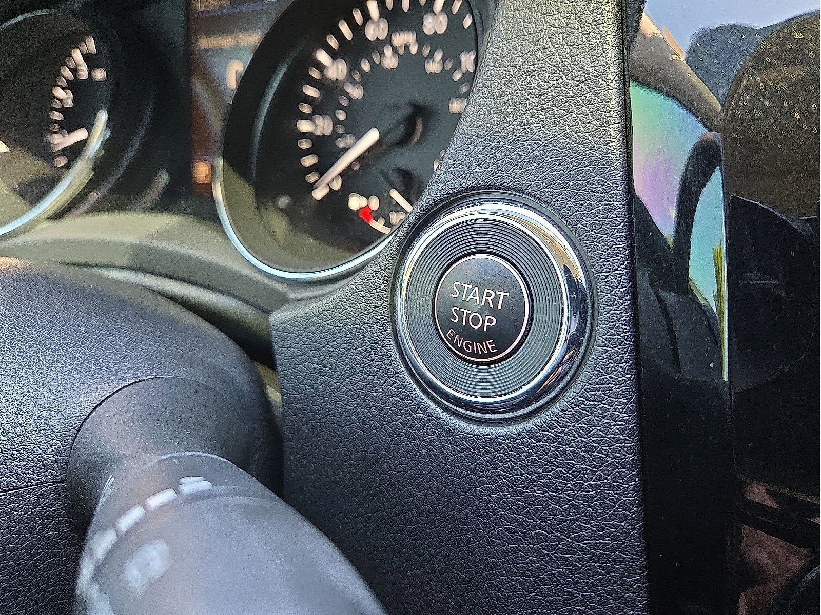 Used 2018 Nissan Rogue SV w/ Premium Package FWD image 21