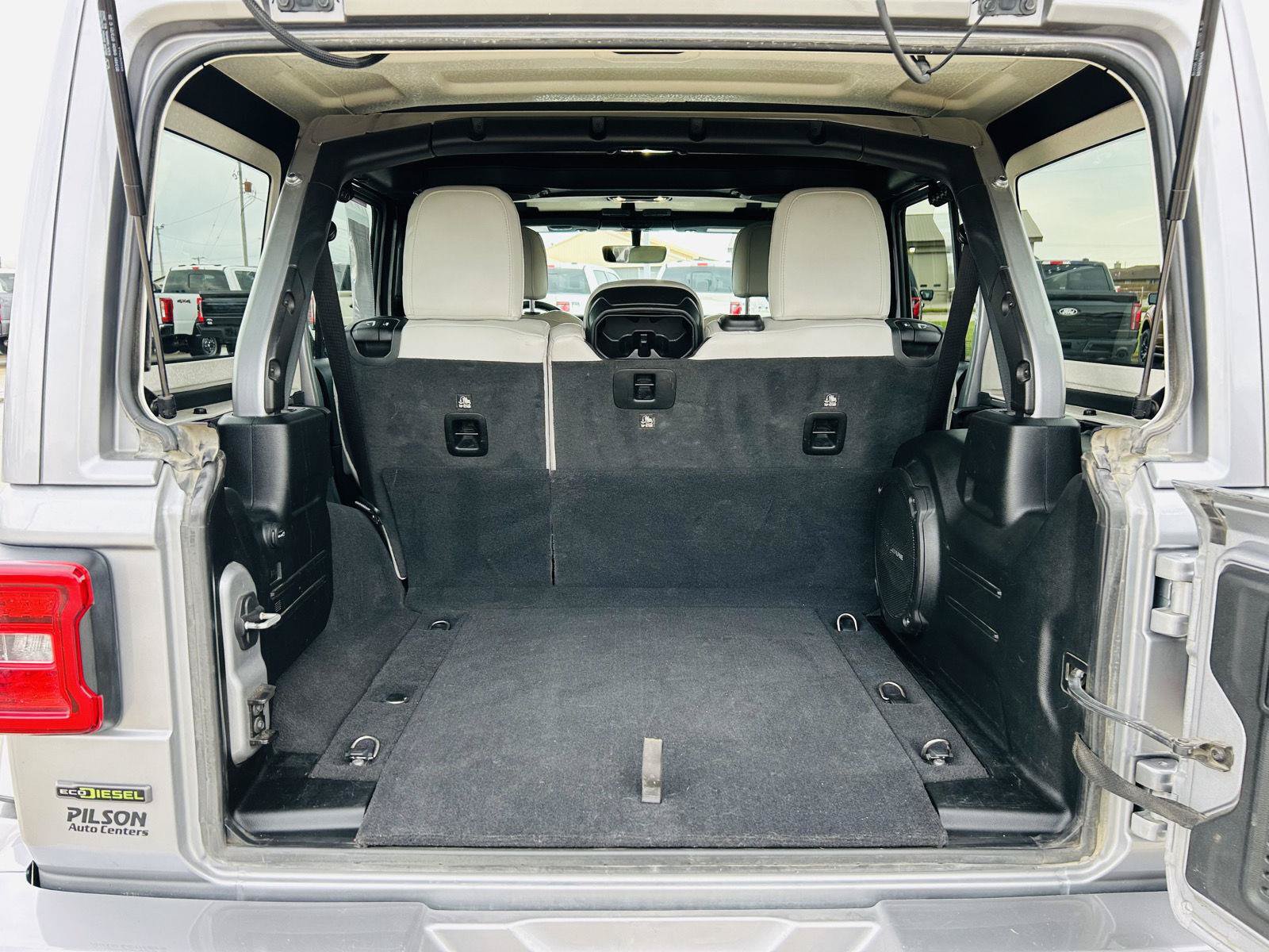 Used 2021 Jeep Wrangler Unlimited Sahara AWD/4WD image 26