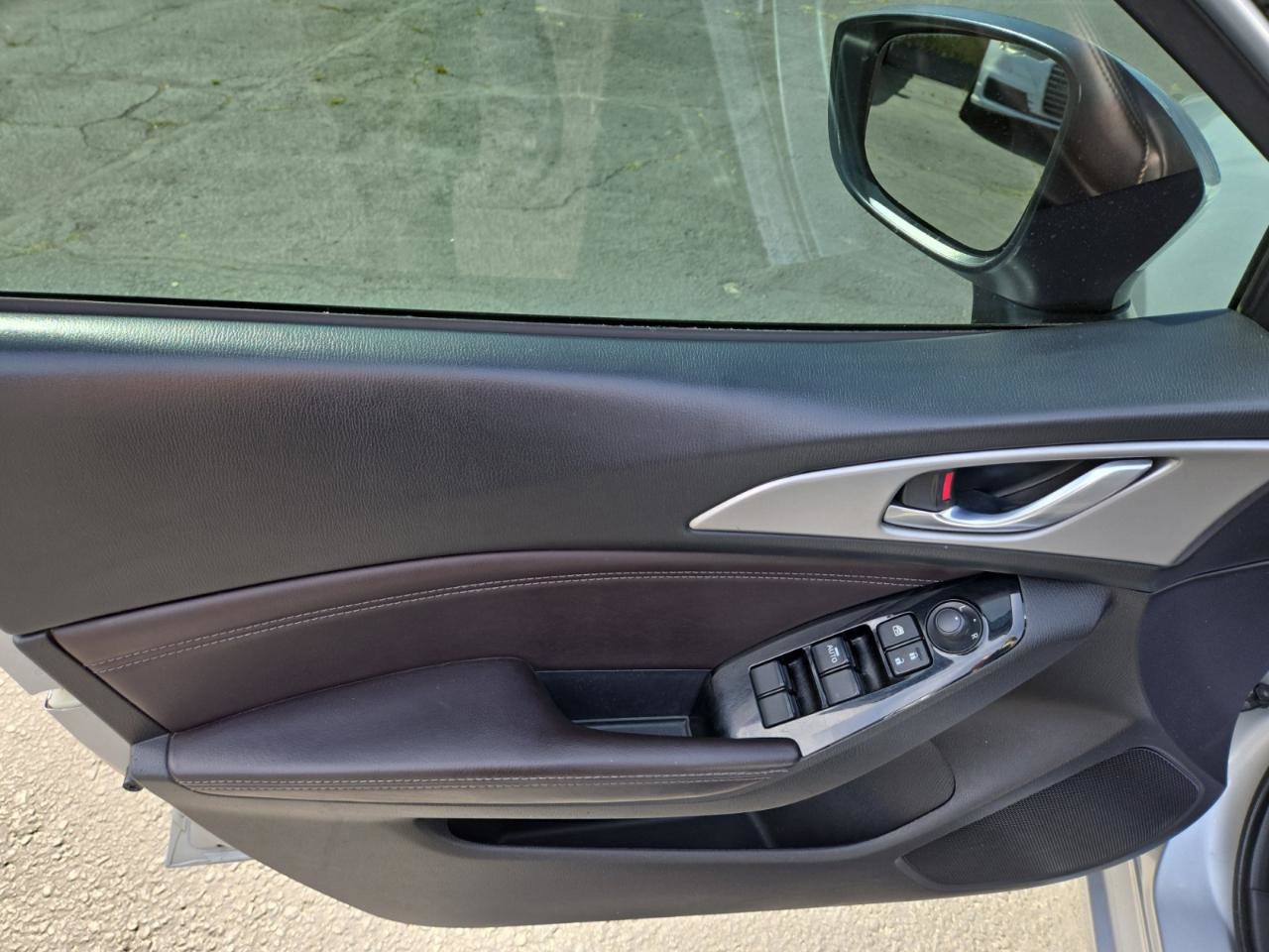 Used 2018 MAZDA MAZDA3 Touring FWD image 11