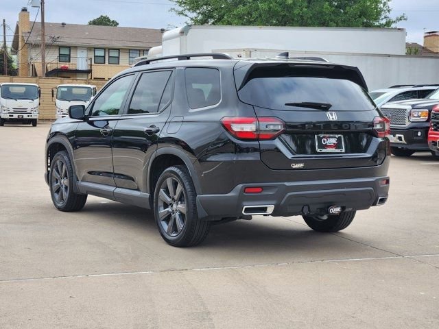 Used 2025 Honda Pilot Sport image 3