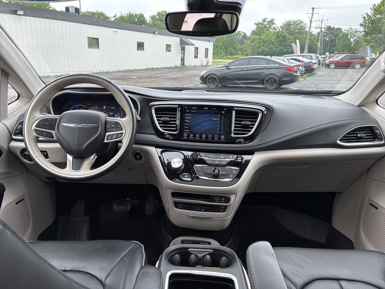 Used 2020 Chrysler Pacifica Limited w/ Advanced Safetytec Group FWD image 26