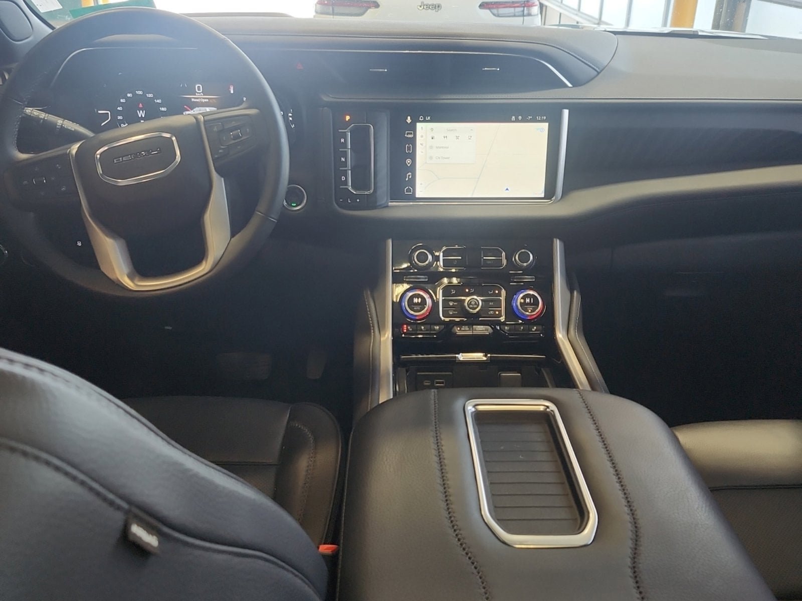 Used 2024 GMC Yukon Denali w/ Advanced Technology Package AWD/4WD image 10