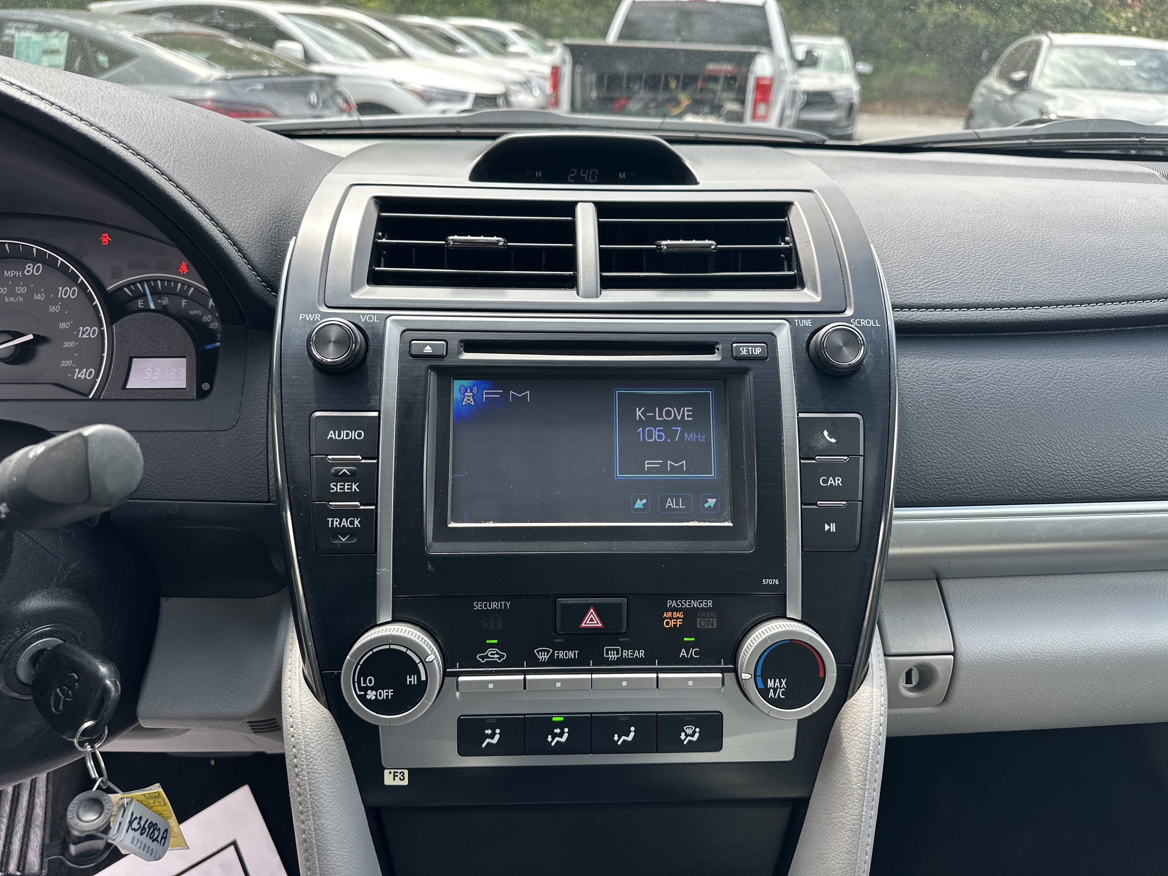 Used 2014 Toyota Camry LE FWD image 29