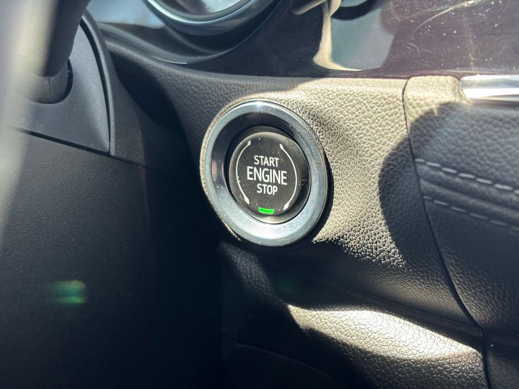 Used 2022 Buick Encore GX Essence FWD image 31