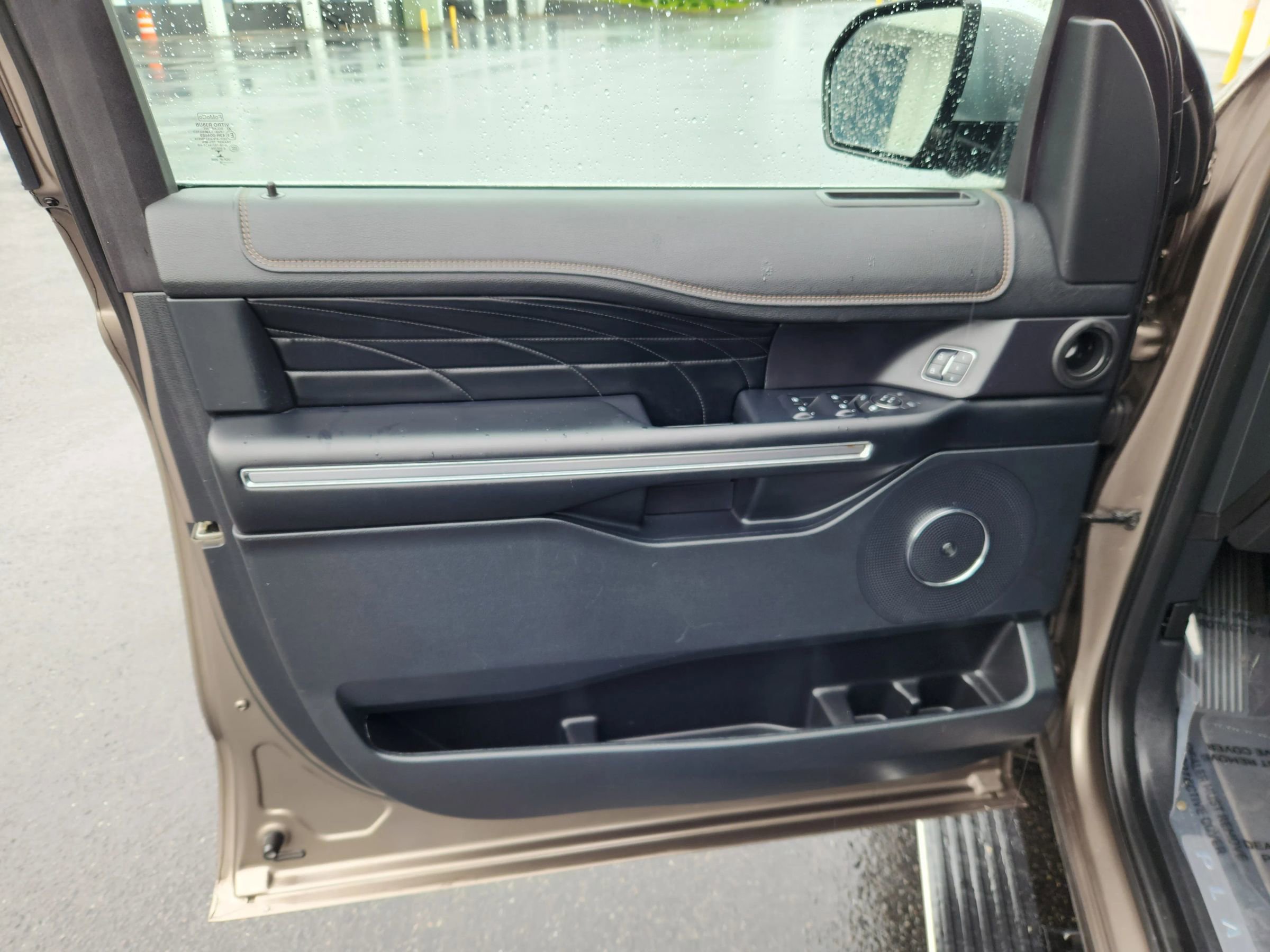 Used 2018 Ford Expedition Max Platinum AWD/4WD image 8
