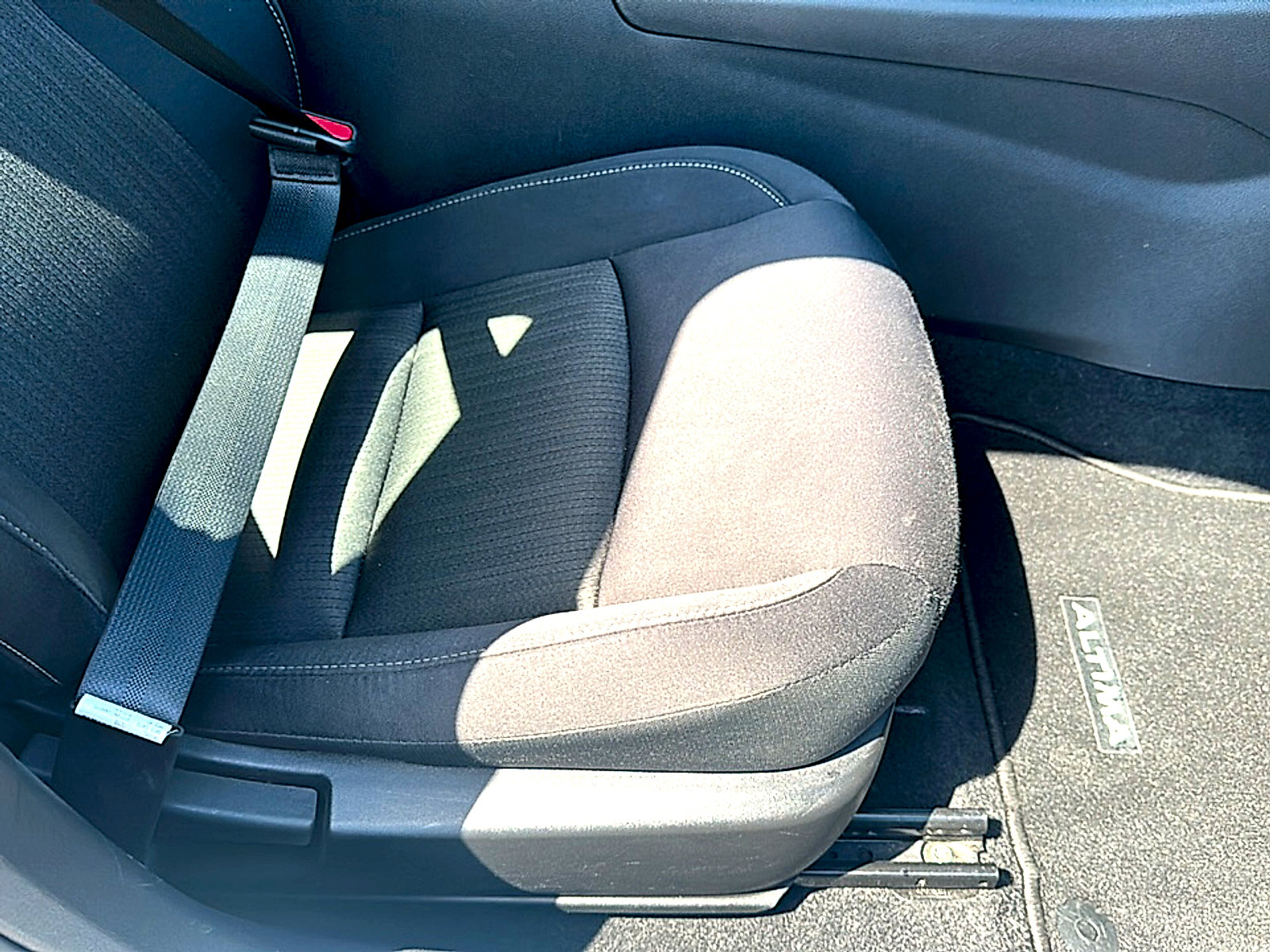 Used 2024 Nissan Altima 2.5 SV image 25