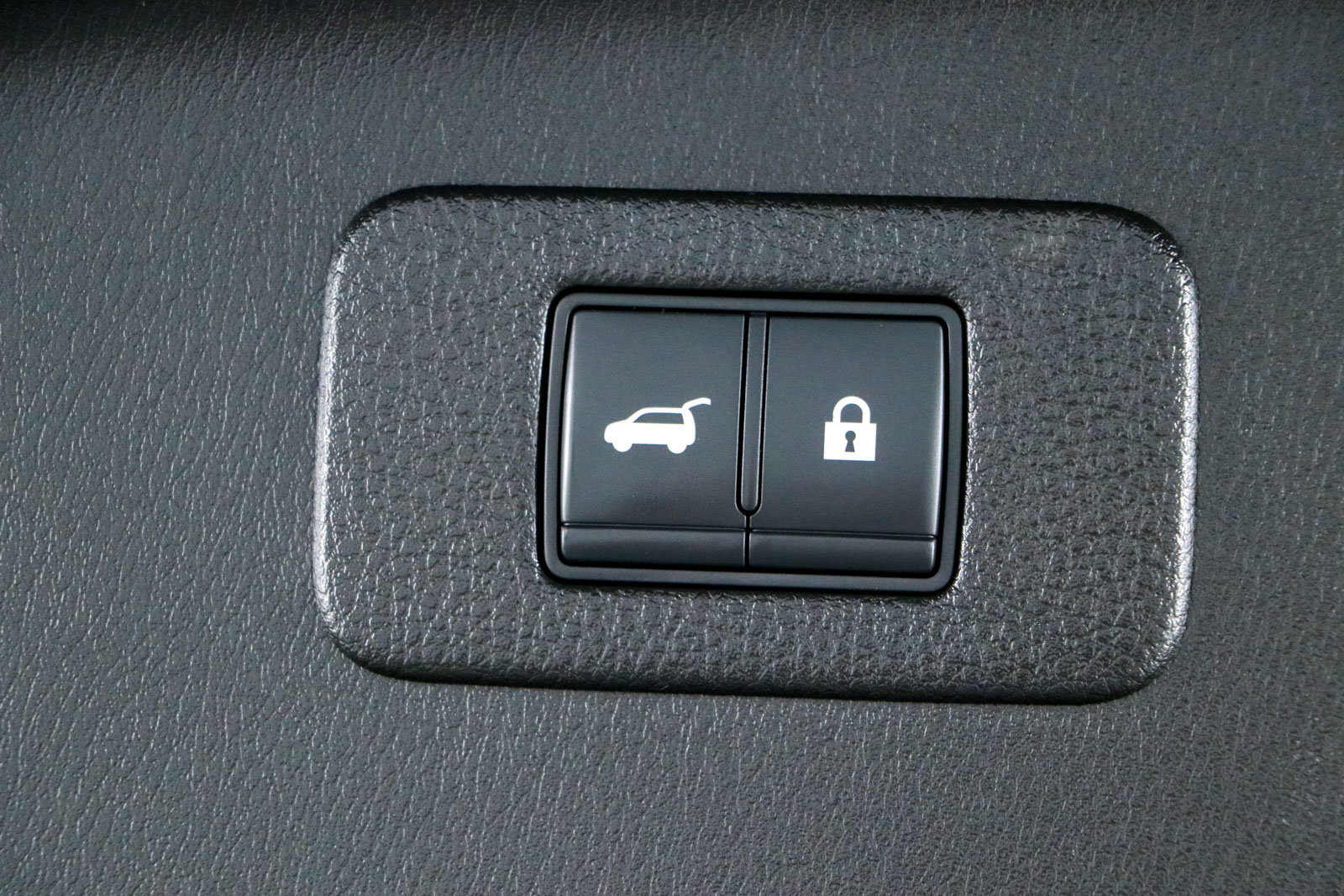 Used 2021 Nissan Armada Platinum w/ Captain's Chairs Package AWD/4WD image 35