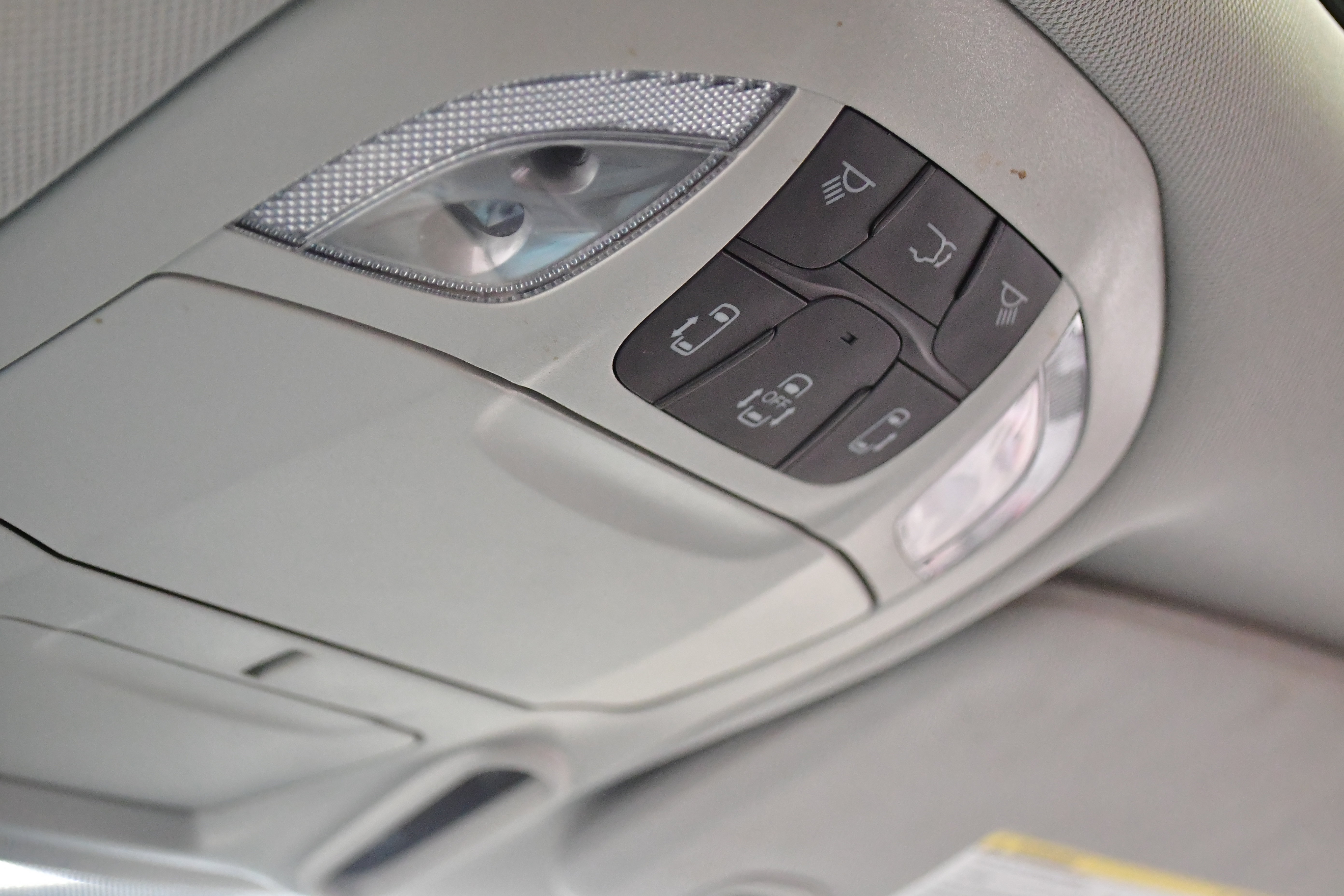 Used 2023 Chrysler Pacifica Limited FWD image 33