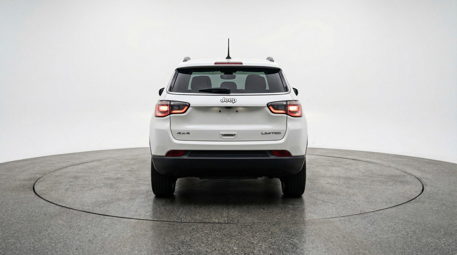 Used 2025 Jeep Compass Latitude AWD/4WD image 7