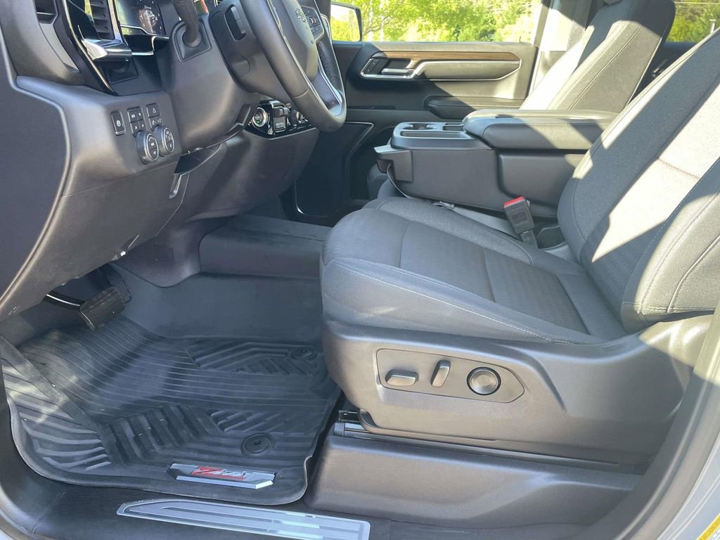Used 2024 Chevrolet Silverado 1500 LT Trail Boss w/ Protection Package AWD/4WD image 17