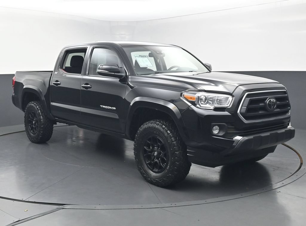 Used 2022 Toyota Tacoma SR5 w/ Technology Package RWD image 4