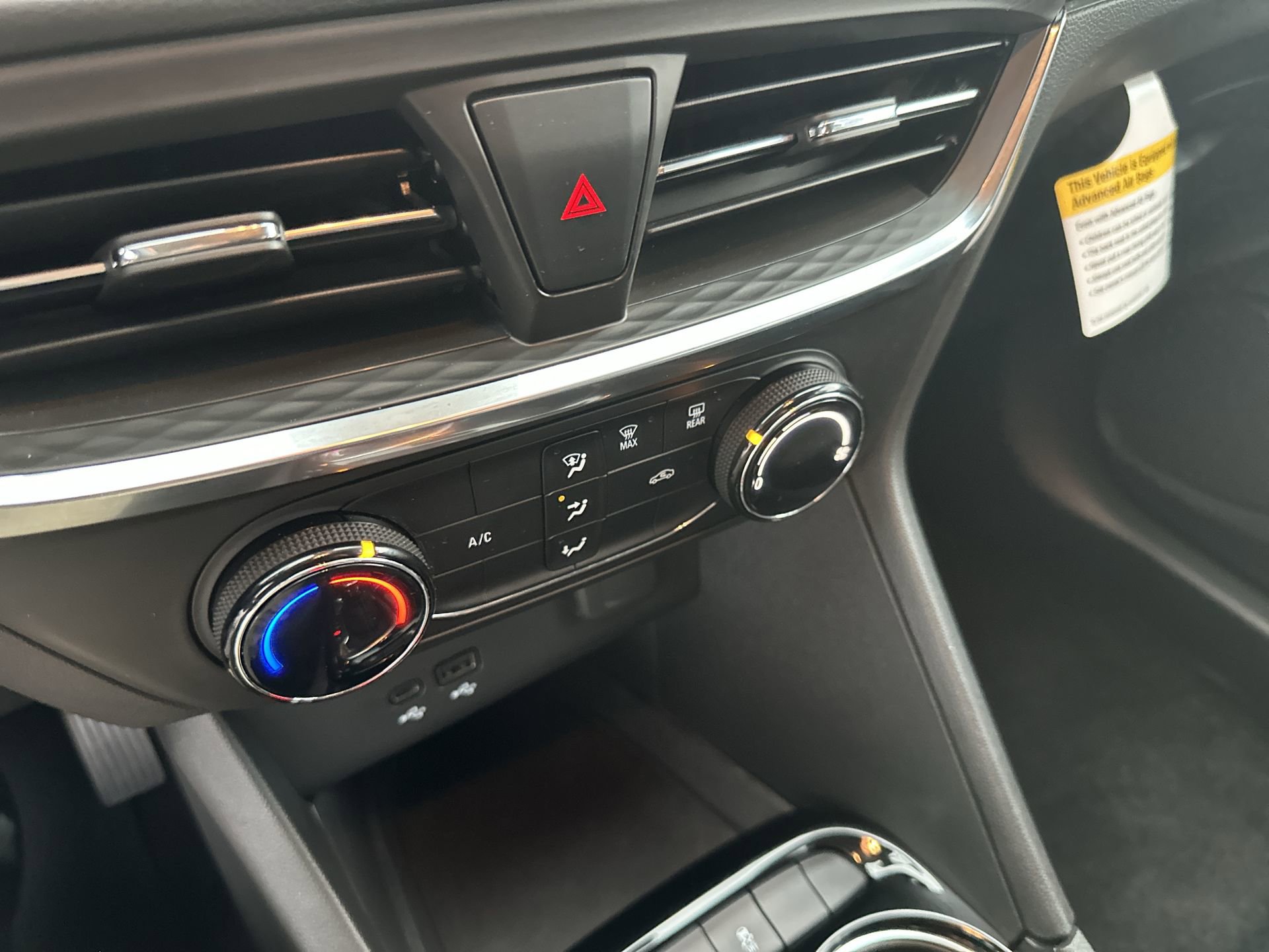 Certified 2024 Buick Encore GX Preferred FWD image 18