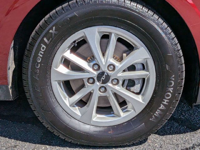Used 2024 Kia Carnival LX FWD image 11