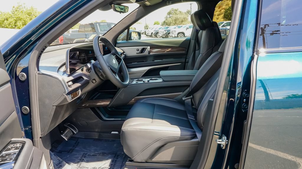 New 2027 Cadillac Vistiq Luxury w/ LPO, Floor Liner Package AWD/4WD image 11
