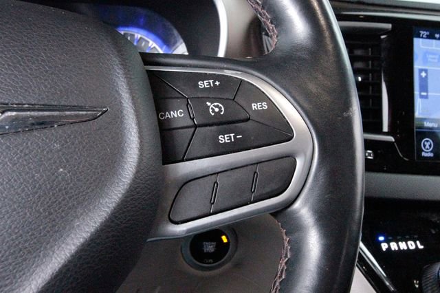 Used 2017 Chrysler Pacifica Touring-L Plus image 16