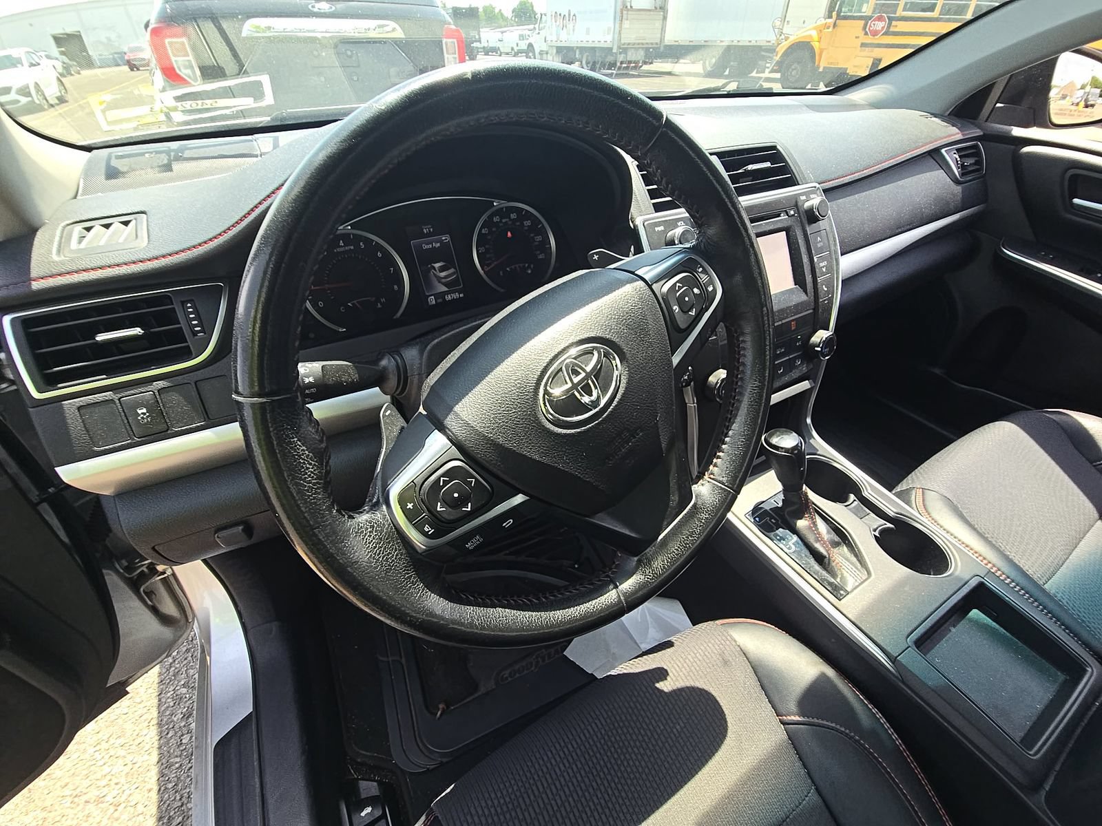 Used 2016 Toyota Camry SE FWD image 14