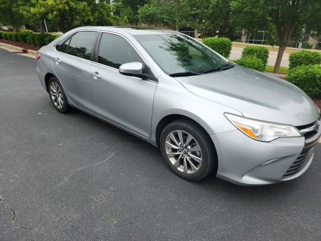 Used 2017 Toyota Camry XLE w/ Moonroof Package FWD image 6