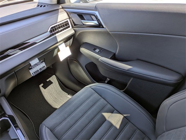 New 2025 Mitsubishi Outlander SE image 16