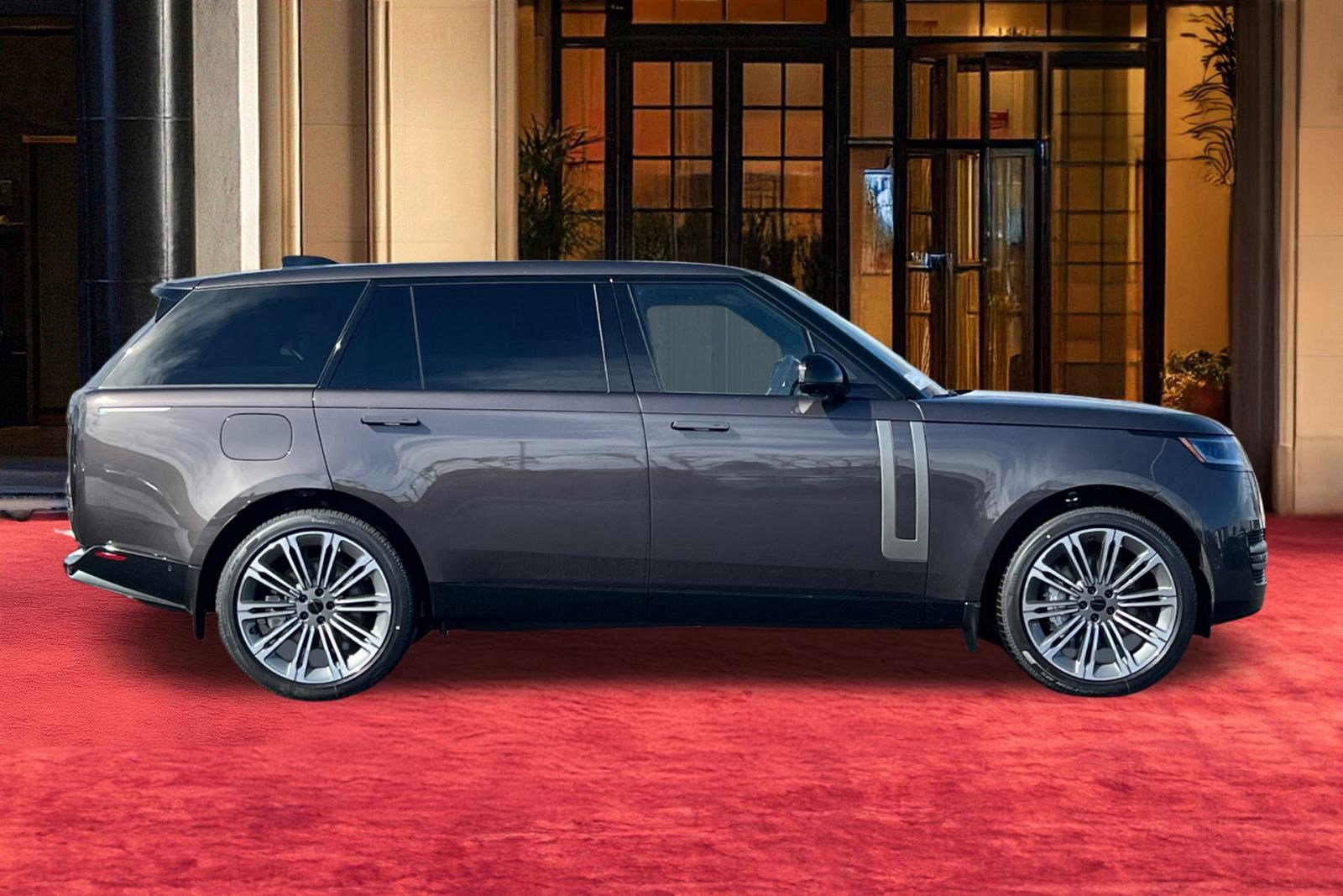 New 2026 Land Rover Range Rover Long Wheelbase SE image 9